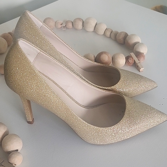 Gold heels 👠 - Picture 1 of 3